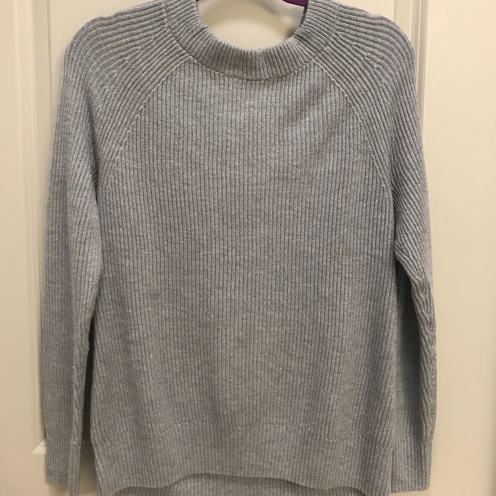 Banana Republic Size M Bow sweater